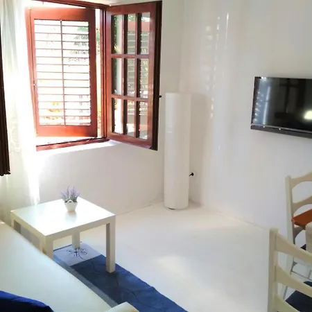 One-bedroom 2 Apartment *